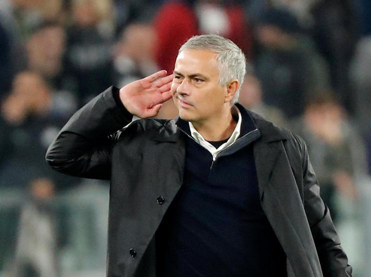 Mourinhodan tribünlere olay hareket