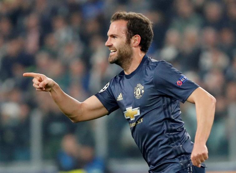 Mourinhodan tribünlere olay hareket