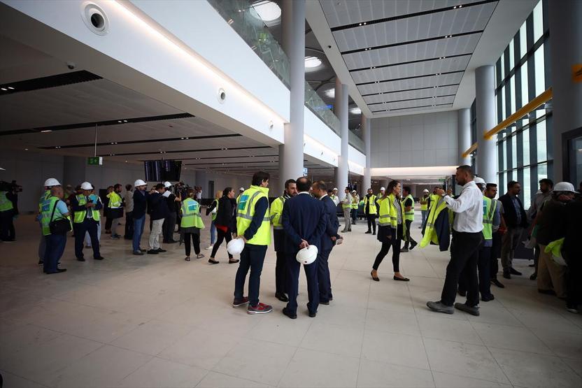 İstanbul Havalimanından Azerbaycana ilk uçuşunu yapan uçak Baküye ulaştı