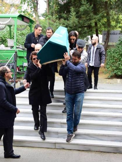 Babasını kaybeden Mehmet Günsürü dostları yalnız bırakmadı