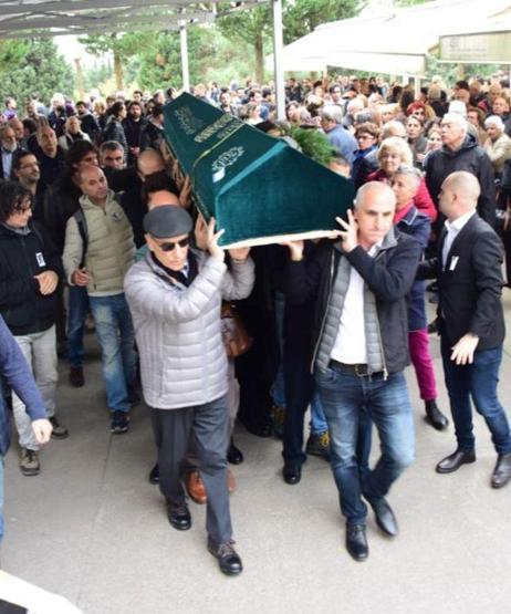 Babasını kaybeden Mehmet Günsürü dostları yalnız bırakmadı