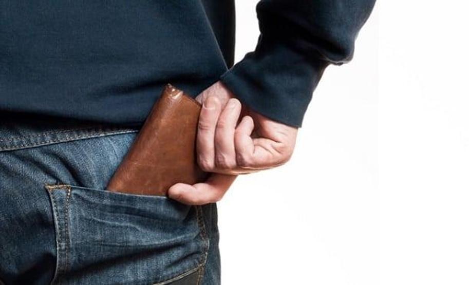 Cüzdanı arka cepte taşıyanlar dikkat Bel ağrınızın nedeni olabilir.
