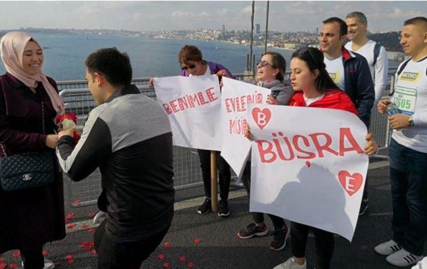 Avrasya Maratonunda evlilik teklifi