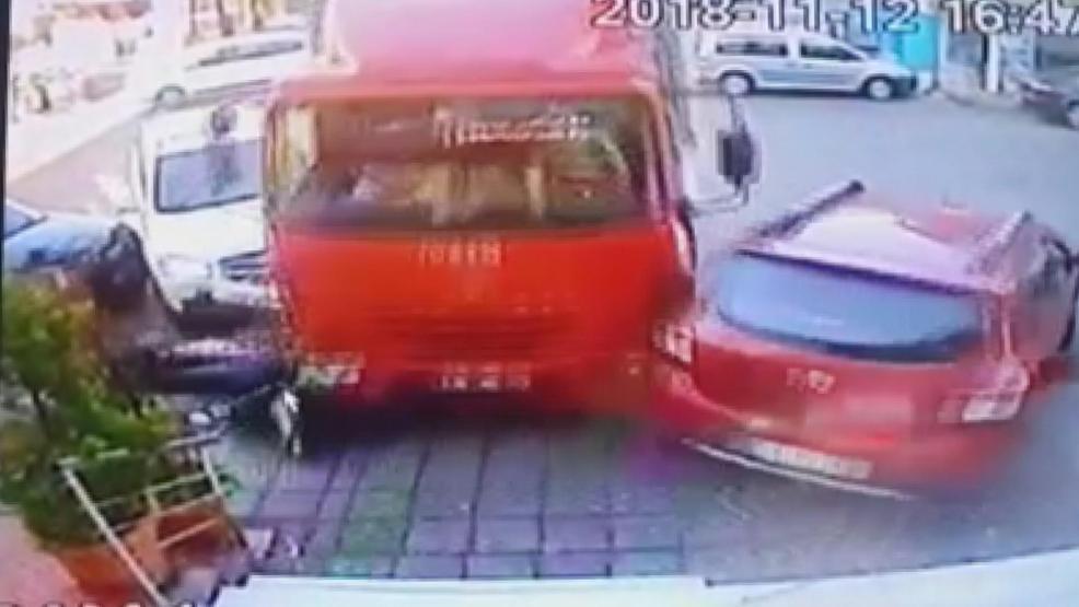 Freni boşalan kamyon dehşet saçtı: 10 araca çarptı