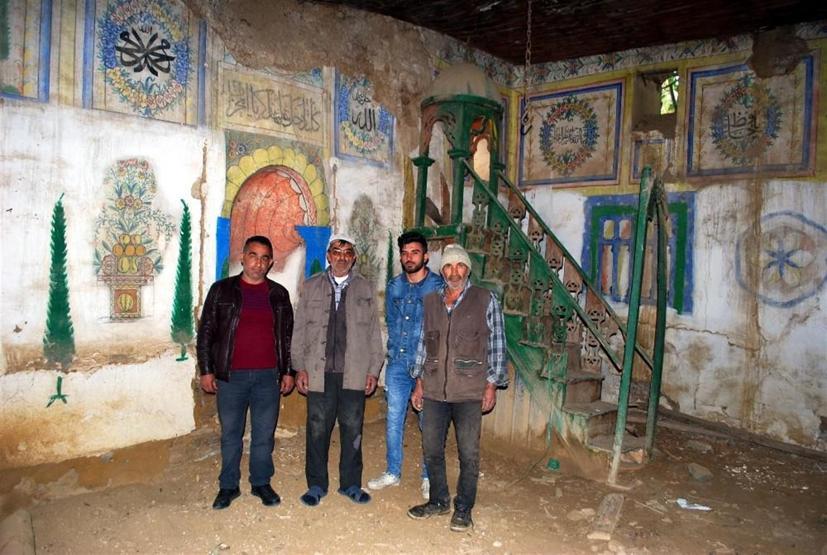 Koruma altındaki tarihi cami göz göre göre yok oluyor
