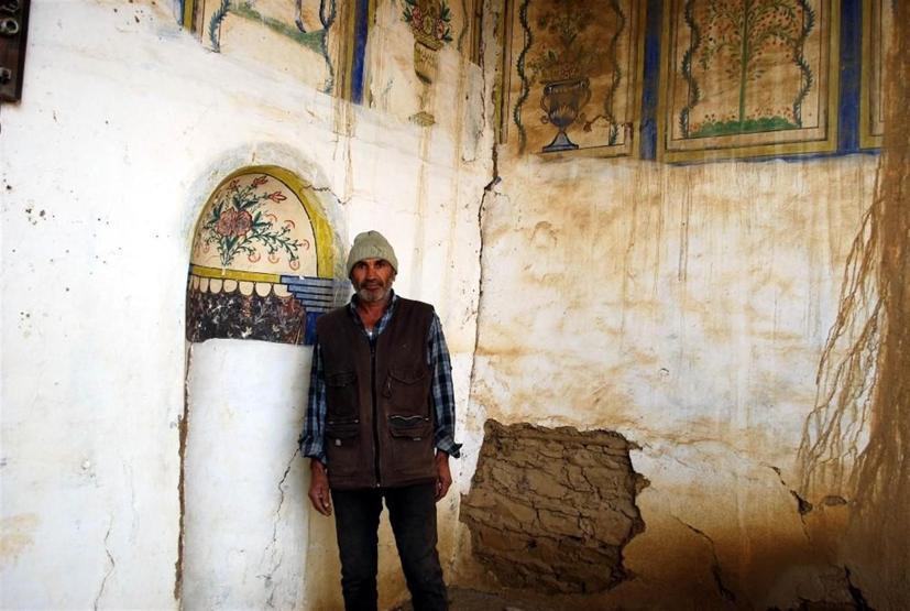 Koruma altındaki tarihi cami göz göre göre yok oluyor