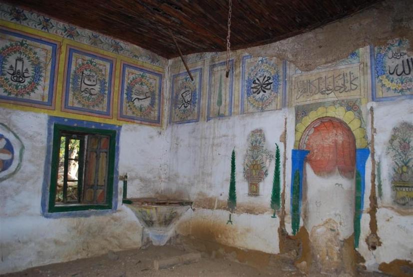 Koruma altındaki tarihi cami göz göre göre yok oluyor
