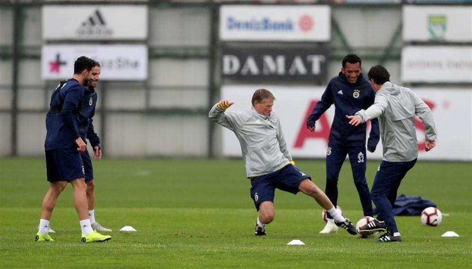 Fenerbahçeden Erwin Koeman kararı