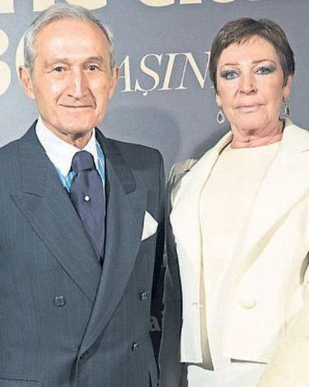 Hacı Sabancı ve Özge Ulusoy pişti oldu
