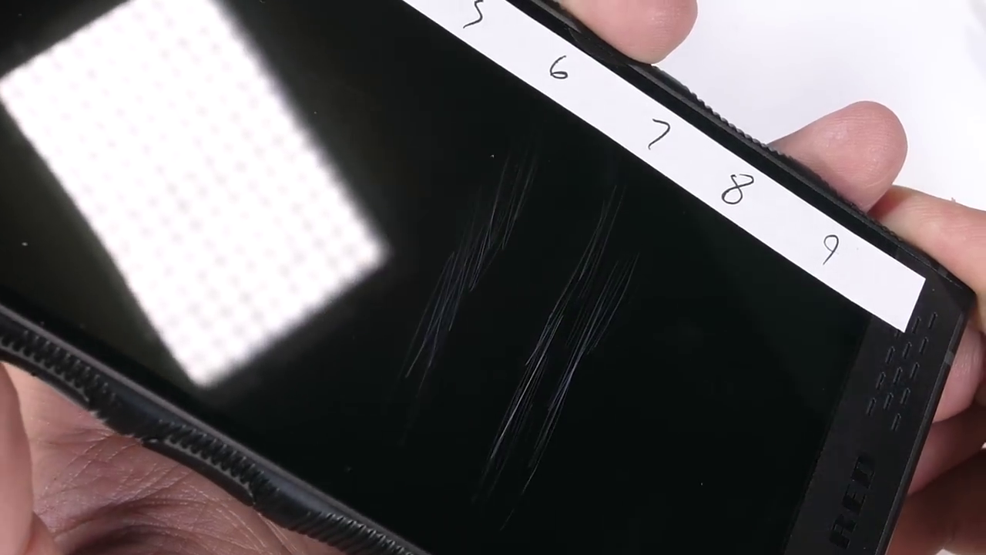 Red Hydrogen Oneın ekranı yanmıyor kendi kendini tamir ediyor