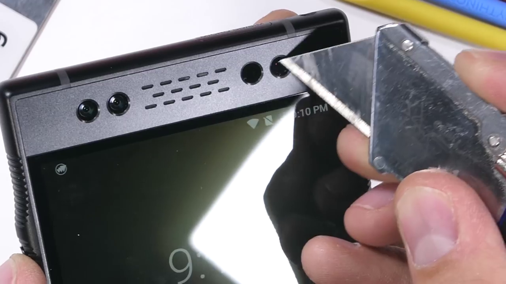 Red Hydrogen Oneın ekranı yanmıyor kendi kendini tamir ediyor