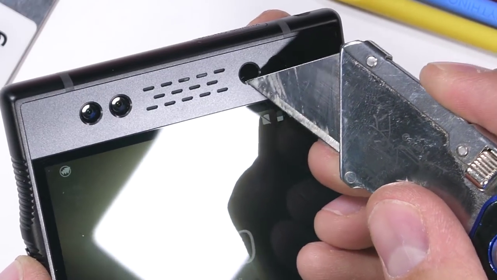 Red Hydrogen Oneın ekranı yanmıyor kendi kendini tamir ediyor
