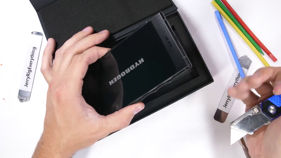 Red Hydrogen Oneın ekranı yanmıyor kendi kendini tamir ediyor