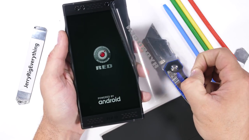 Red Hydrogen Oneın ekranı yanmıyor kendi kendini tamir ediyor