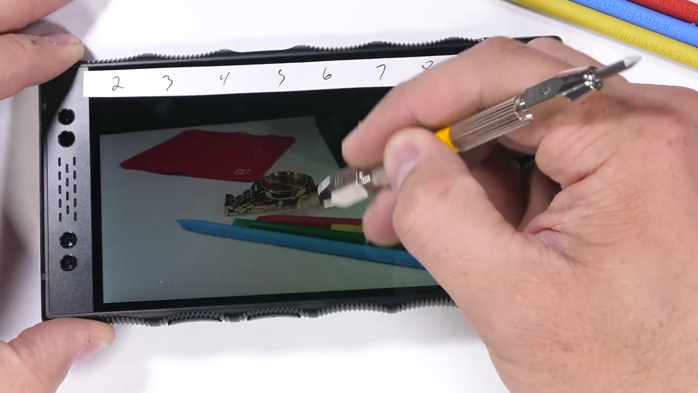 Red Hydrogen Oneın ekranı yanmıyor kendi kendini tamir ediyor