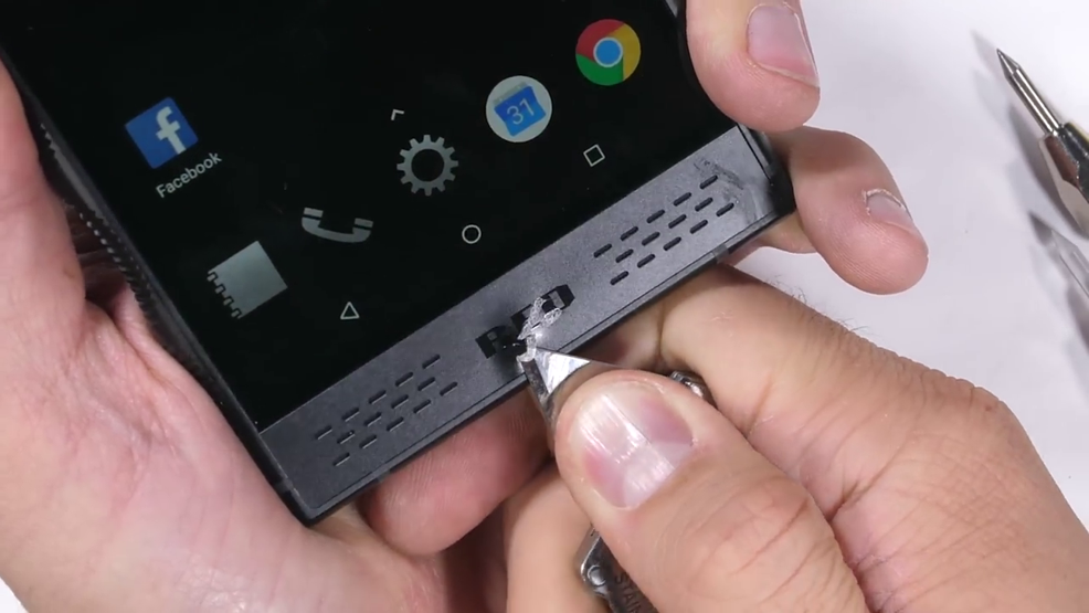 Red Hydrogen Oneın ekranı yanmıyor kendi kendini tamir ediyor