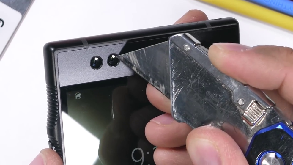 Red Hydrogen Oneın ekranı yanmıyor kendi kendini tamir ediyor