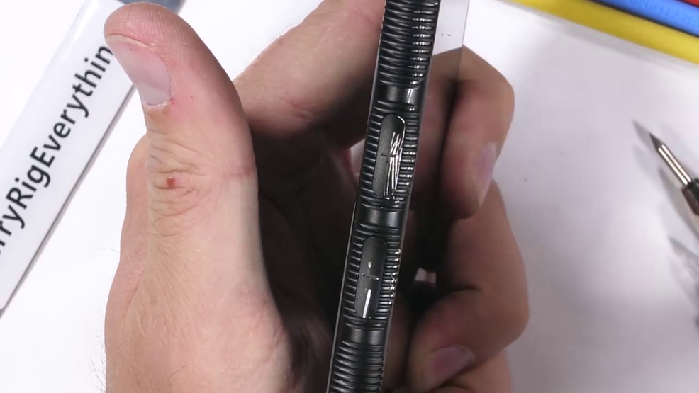 Red Hydrogen Oneın ekranı yanmıyor kendi kendini tamir ediyor