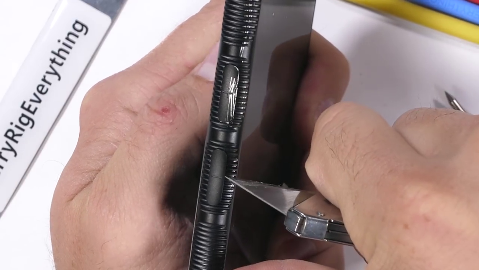 Red Hydrogen Oneın ekranı yanmıyor kendi kendini tamir ediyor