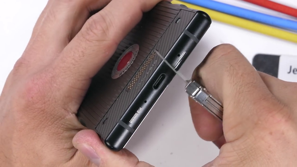 Red Hydrogen Oneın ekranı yanmıyor kendi kendini tamir ediyor