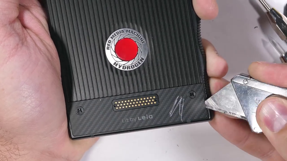 Red Hydrogen Oneın ekranı yanmıyor kendi kendini tamir ediyor