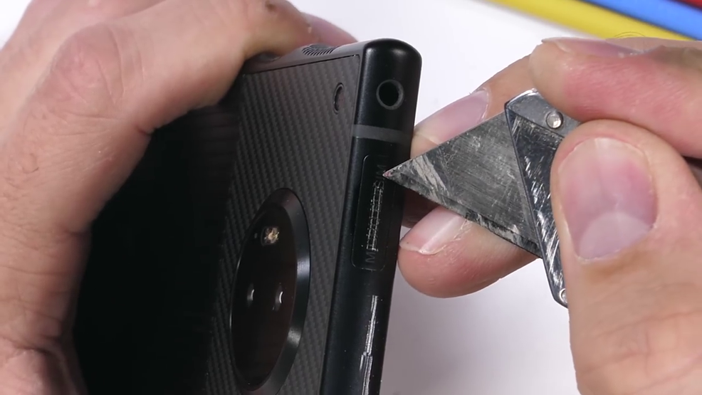 Red Hydrogen Oneın ekranı yanmıyor kendi kendini tamir ediyor