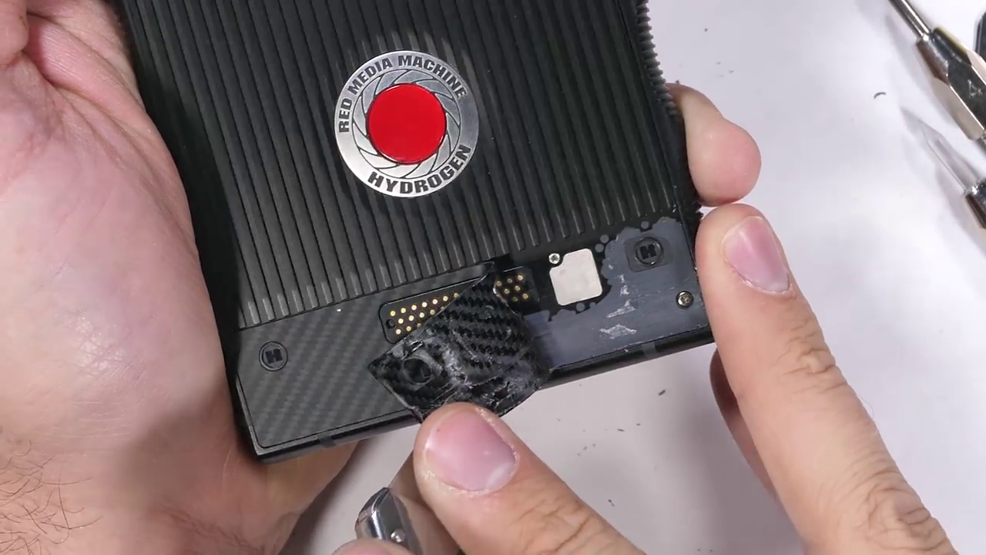 Red Hydrogen Oneın ekranı yanmıyor kendi kendini tamir ediyor