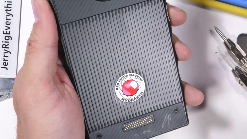 Red Hydrogen Oneın ekranı yanmıyor kendi kendini tamir ediyor