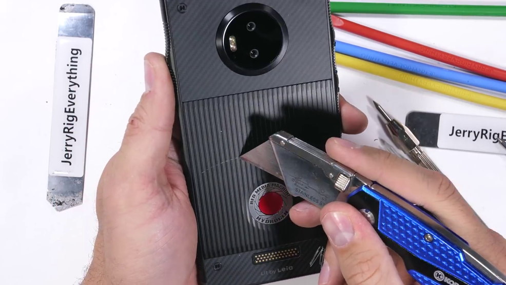 Red Hydrogen Oneın ekranı yanmıyor kendi kendini tamir ediyor
