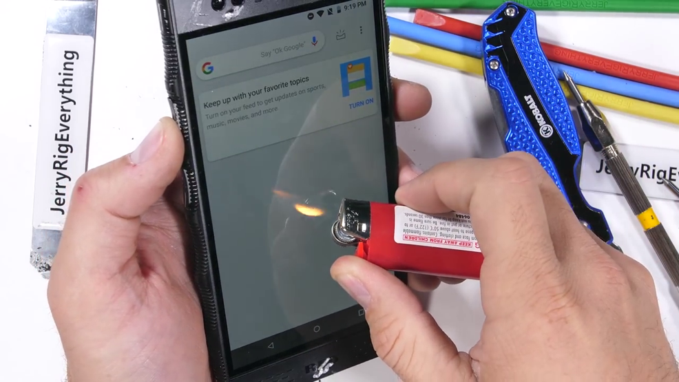 Red Hydrogen Oneın ekranı yanmıyor kendi kendini tamir ediyor