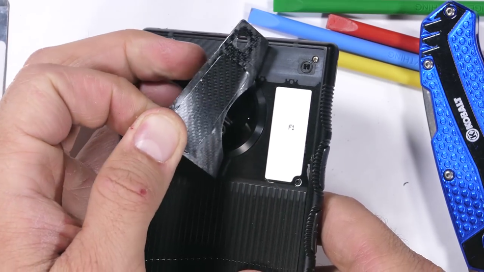 Red Hydrogen Oneın ekranı yanmıyor kendi kendini tamir ediyor