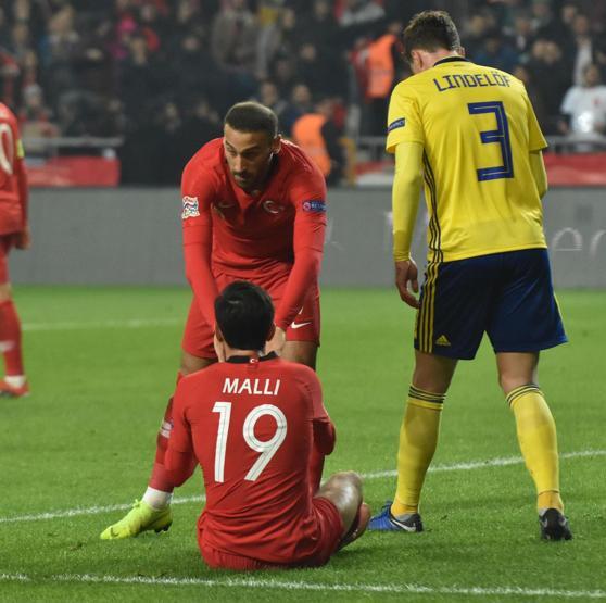 Türkiye İsveçe tek golle mağlup oldu