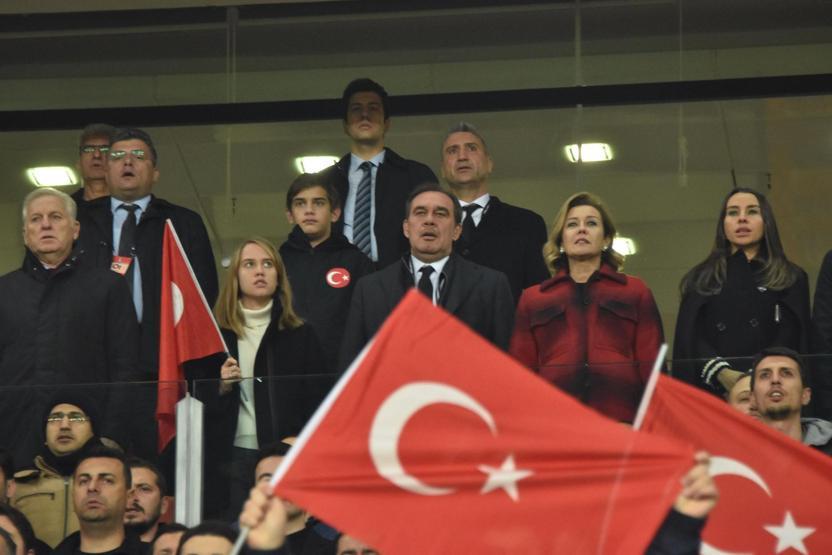 Demirören ailesinden Milli Takıma destek