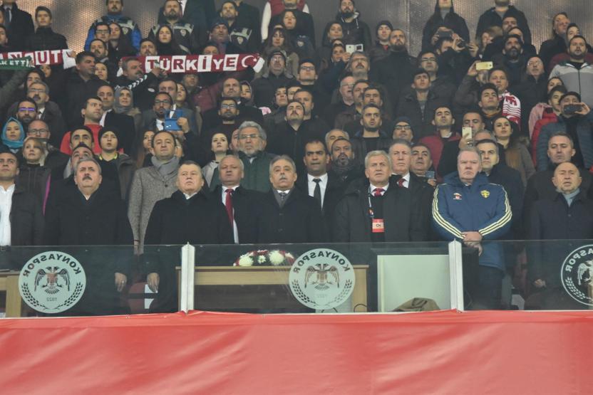 Demirören ailesinden Milli Takıma destek