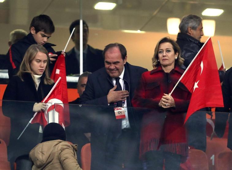Demirören ailesinden Milli Takıma destek