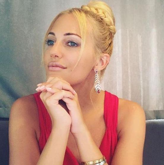 Ebru Gündeş köfte dudak modasına uydu