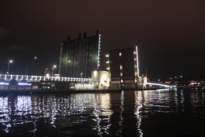3 köprü deniz trafiğine açıldı