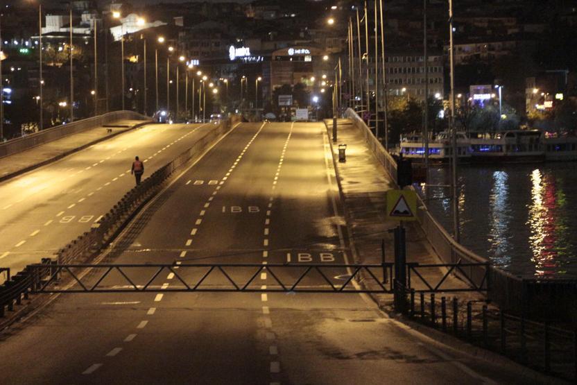 3 köprü deniz trafiğine açıldı