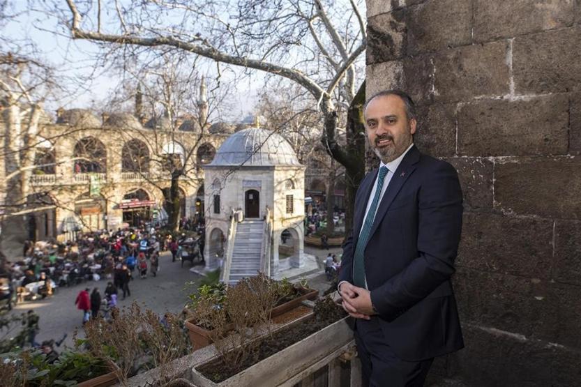 Tarihi Roma Tiyatrosundan 2500 yıllık seramikler çıktı