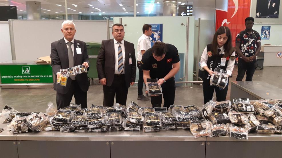 Akıllara durgunluk veren kaçakçılık İçkileri poşetlere koymuşlar