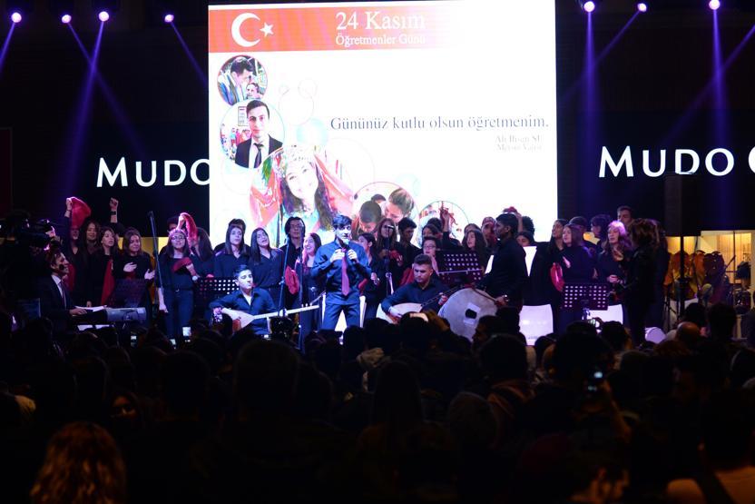 Öğretmen orkestrası çaldı, meslektaşları konser verdi