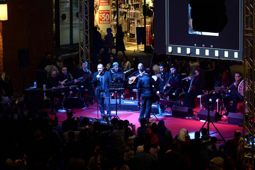 Öğretmen orkestrası çaldı, meslektaşları konser verdi