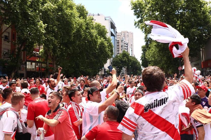 River Plate - Boca Juniors finali olaylar nedeniyle ertelendi