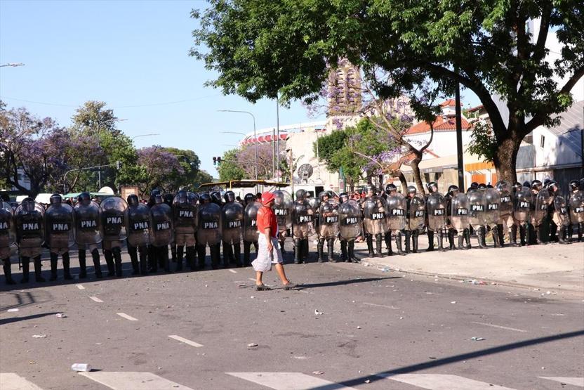River Plate - Boca Juniors finali olaylar nedeniyle ertelendi