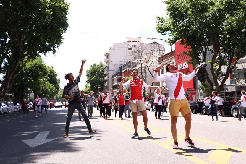 River Plate - Boca Juniors finali olaylar nedeniyle ertelendi