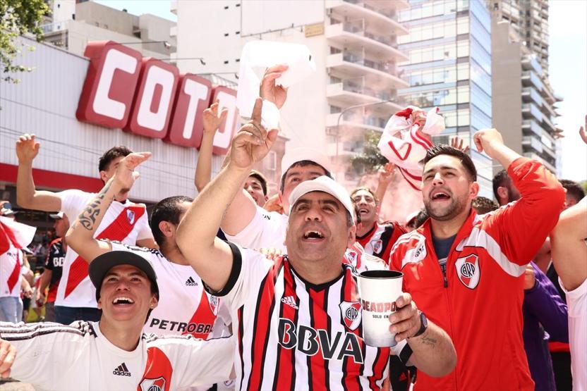River Plate - Boca Juniors finali olaylar nedeniyle ertelendi