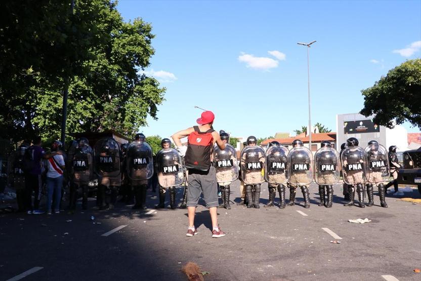 River Plate - Boca Juniors finali olaylar nedeniyle ertelendi