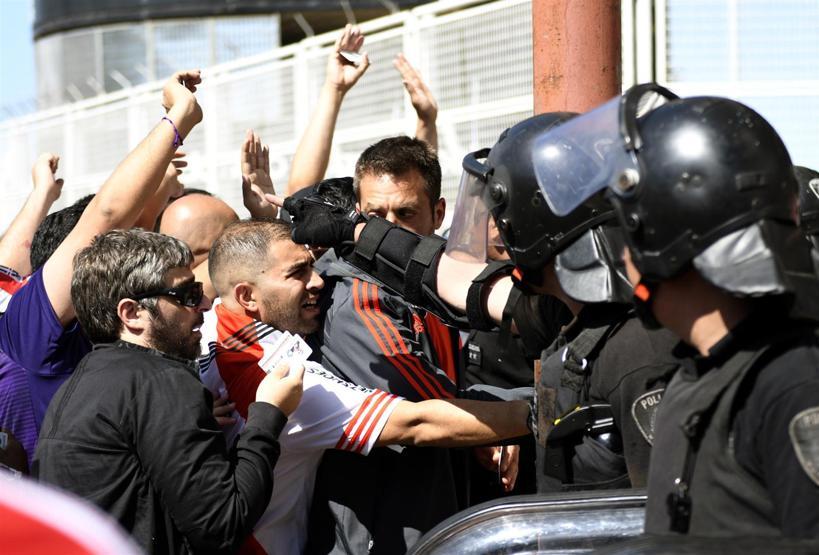 River Plate - Boca Juniors finali olaylar nedeniyle ertelendi