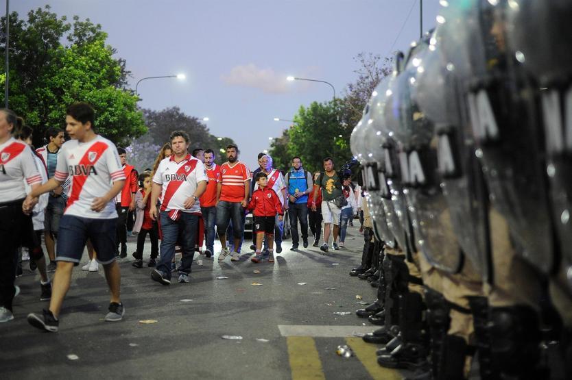 River Plate - Boca Juniors finali olaylar nedeniyle ertelendi
