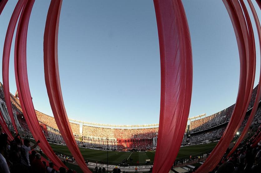 River Plate - Boca Juniors finali olaylar nedeniyle ertelendi